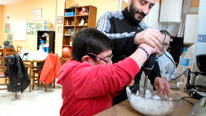 Preparando tarta de galletas oreo en AGISDEM 