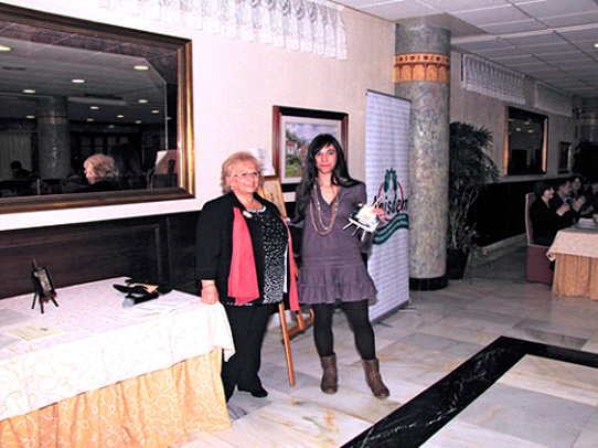  Minerva Sánchez Alcalá recibe uno de los tres reconocimientos internos en la XVIII cena de Agisdem