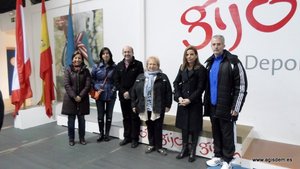 Representantes políticos y de instituciones asistentes al evento deportivo