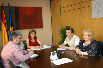 REUNIÓN EN LA CONSEJERÍA DE BIENESTAR SOCIAL Y VIVIENDA